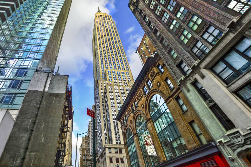 Looking up at the New York skyline with VR